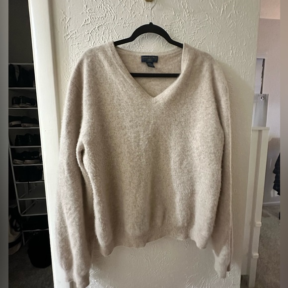 Sweater - Picture 1 of 6